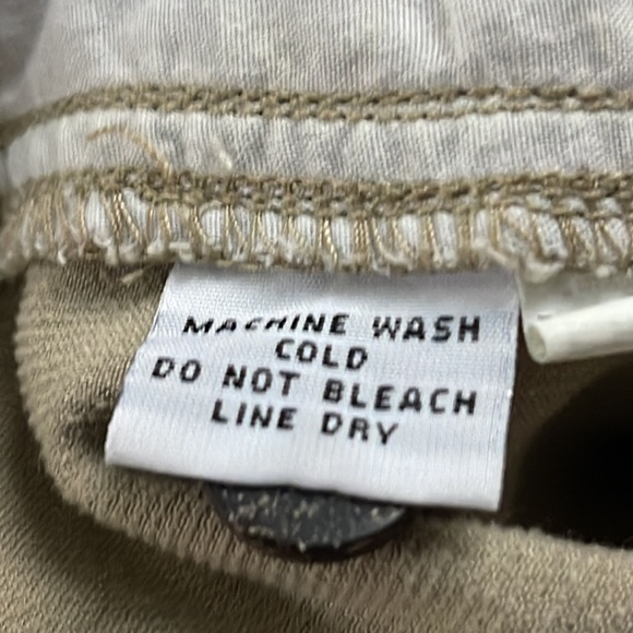 Tan Pleated Shorts, Size 34 - Picture 6 of 8